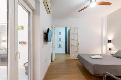 Cama o camas de una habitación en HOUSE SEVILLANA 6 habitaciones