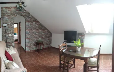 Una televisión o centro de entretenimiento en Hostal Vista a la Sierra