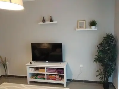 Una televisión o centro de entretenimiento en Casa Clara, Caminito de Rey