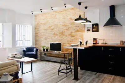 Una televisión o centro de entretenimiento en La Casa del Conde Ybarra