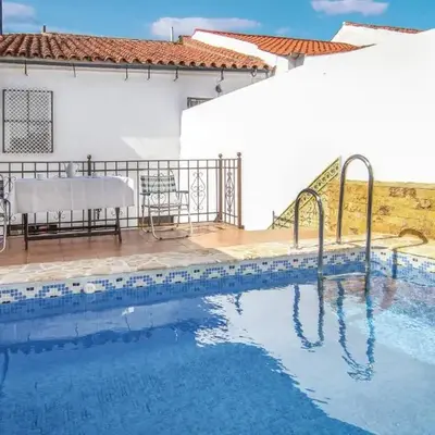 Four-Bedroom Holiday Home In Villaviciosa De Cordob