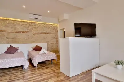 Una televisión o centro de entretenimiento en La Quinta Hacienda