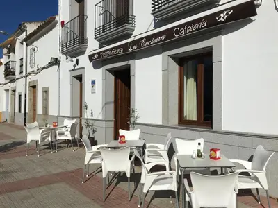 Edificio en el que se encuentra el hostal o pensión