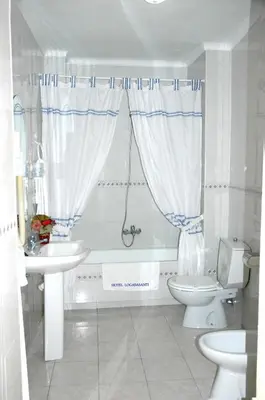 Un baño de Hotel Logasasanti