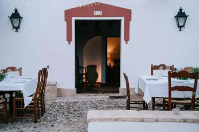 Un restaurante o sitio para comer en Bodega Boutique Finca Buytrón
