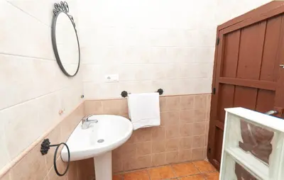 Un baño de Charming House in Montefrío with Private Pool