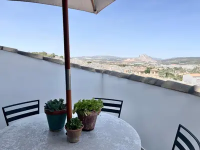 Vista general de una montaña o vista desde la casa o chalet