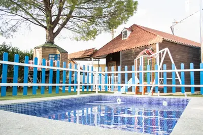 Piscina en o cerca de Bungalow Perotonar Ideal Para Familia Con Niños