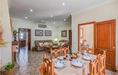 Zona de estar de Nice Home In Córdoba With Wifi
