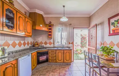 Una cocina o zona de cocina en Nice Home In Córdoba With Wifi