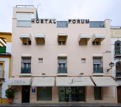 Edificio en el que se encuentra el hostal o pensión