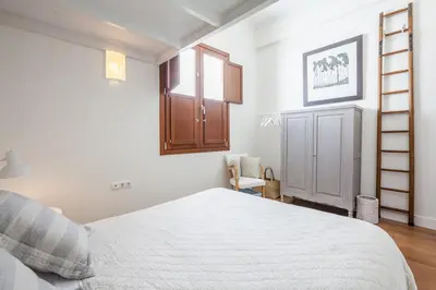 Cama o camas de una habitación en PENTHOUSE IN RESTORED c19TH HOME