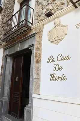 Certificado, premio, señal o documento que está expuesto en La Casa De Maria