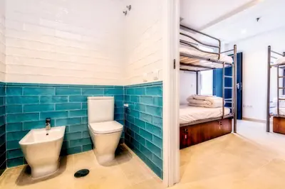 Un baño de Hostel A2C