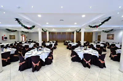 Un restaurante o sitio para comer en Hotel Lozano