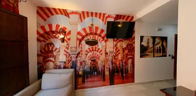 Una televisión o centro de entretenimiento en Hotel Casa Museo de la Mezquita