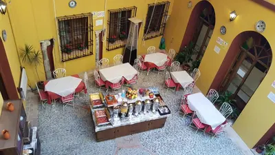 Un restaurante o sitio para comer en Hotel Casa Museo de la Mezquita