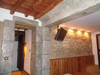 Una televisión o centro de entretenimiento en Columbaira