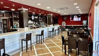 El salón o zona de bar de Hostal Restaurante La Bartola