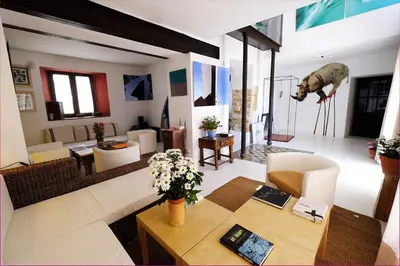 Zona de estar de La Casa de la Luz. ArtistHome