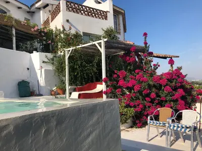 Piscina en o cerca de La Casa de la Luz. ArtistHome