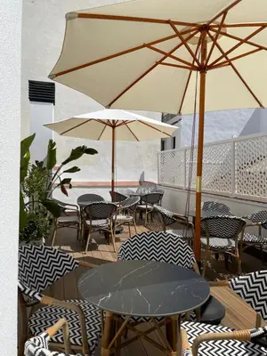 Un restaurante o sitio para comer en La Boutique Puerta Osario