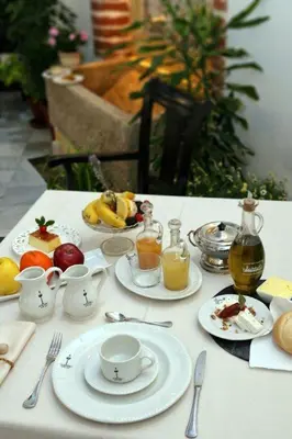 Comida en o cerca de este hotel