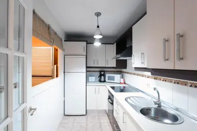 Una cocina o zona de cocina en RentalSevilla San Clemente