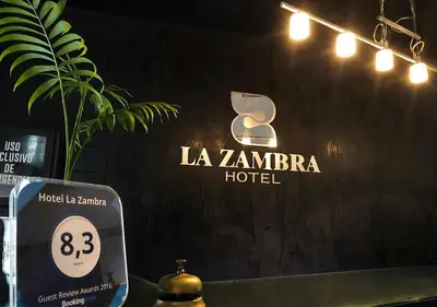 Certificado, premio, señal o documento que está expuesto en Hotel La Zambra
