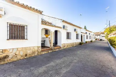 Edificio en el que se encuentra el hostal o pensión