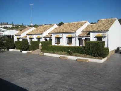 Edificio en el que se encuentra el hostal o pensión