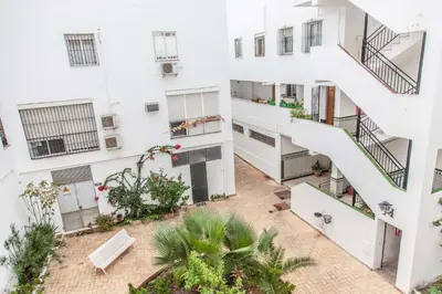 Un balcón o terraza de COZY 1BR APT RECENTLY RENOVATED IN CITY CENTRE