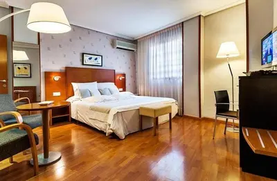Cama o camas de una habitación en HOTEL XAUEN en pleno centro con acceso autorizado y a 100m de la Catedral