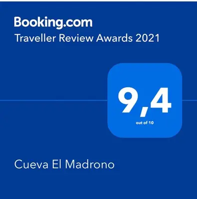 Certificado, premio, señal o documento que está expuesto en Cueva El Madrono