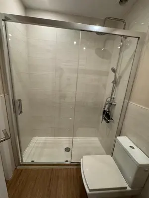 Un baño de Las llaves de San Pedro