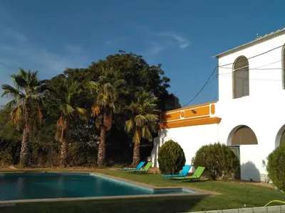 Piscina en o cerca de Cortijo Santa Clara