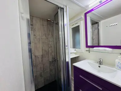 Un baño de Bungalows Rurales Incluida Piscina 2 Columnas