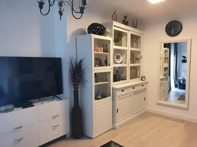 Una televisión o centro de entretenimiento en NOOL Sevilla