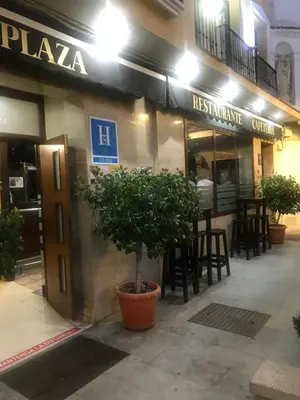 Edificio en el que se encuentra el hostal o pensión