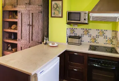 Una cocina o zona de cocina en Casilla Dalea en Carcabuey, descubre el interior de Andalucia