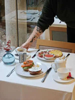Comida en o cerca de este hotel