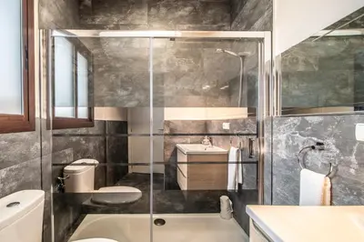 Un baño de Apartamentos San Pedro