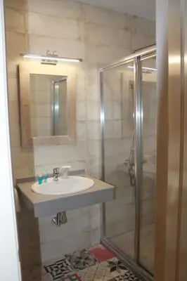 Un baño de Hotel Torre del Oro