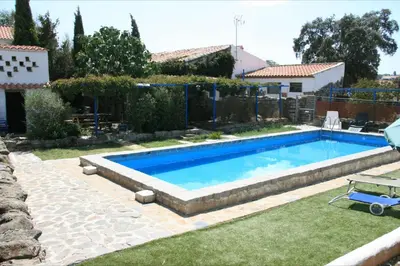 Piscina en o cerca de Casa Rural Cortijo del Zoco Bajo