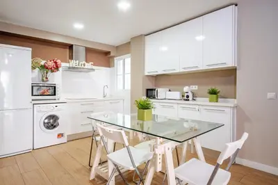 Una cocina o zona de cocina en Torneo FREE PARKING luminoso climatizado 7 PAX