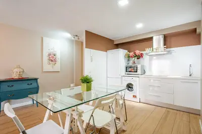 Una cocina o zona de cocina en Torneo FREE PARKING luminoso climatizado 7 PAX