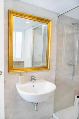 Un baño de ISG Apartments Lovely Duplex