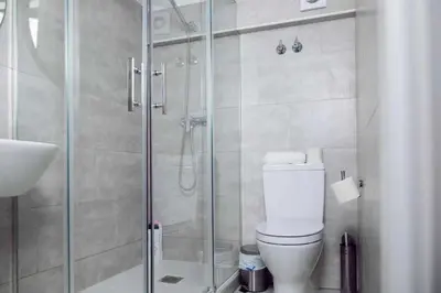 Un baño de ISG Apartments Lovely Duplex