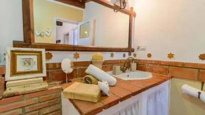Un baño de Grand Villa in Chimeneas, pool