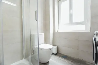 Un baño de Colorful and diaphanous- 3Bdr 1Bth - Peral